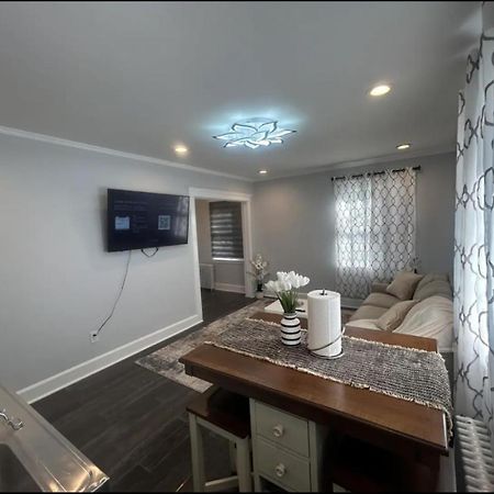 Private Suite In Huntington Station Bagian luar foto