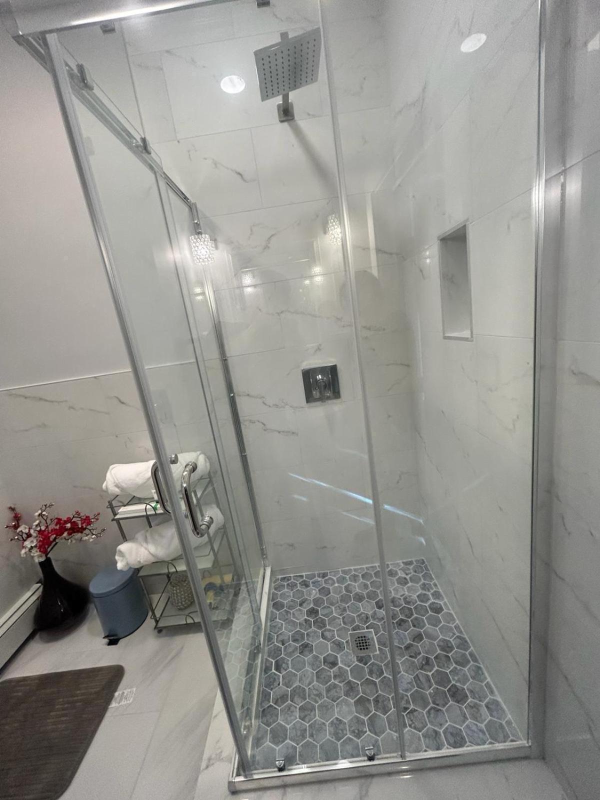 Private Suite In Huntington Station Bagian luar foto