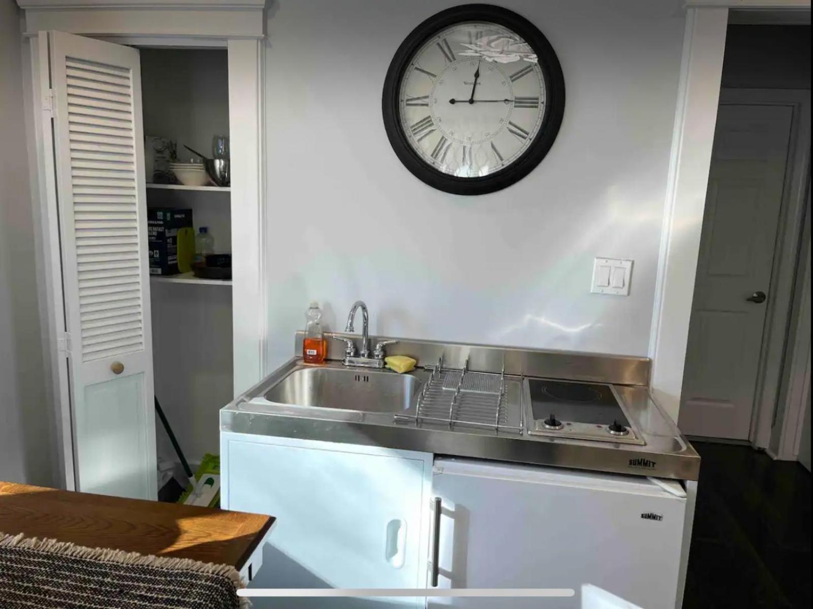 Private Suite In Huntington Station Bagian luar foto